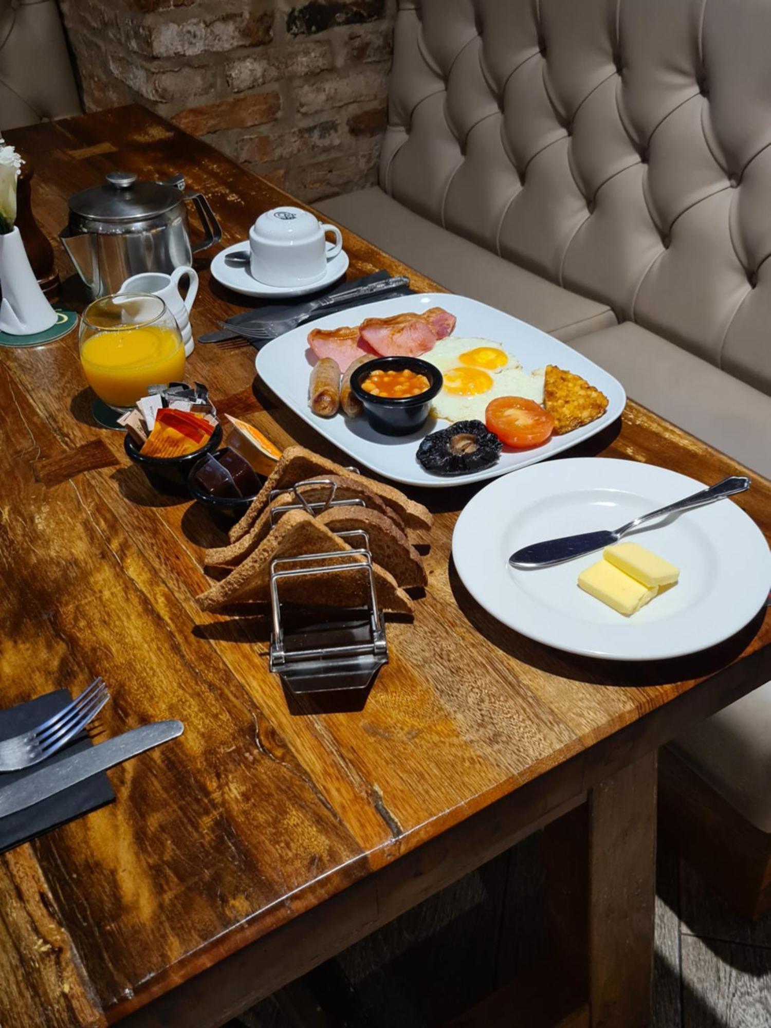 Oddfellows Hotel Carlton  Bagian luar foto